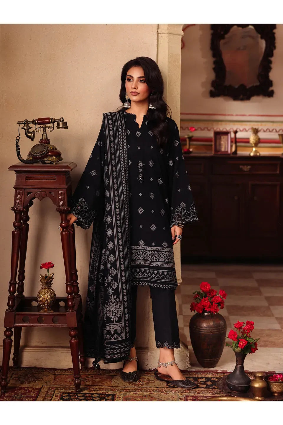 Pret 3Pc Embroidered Jacquard Suit